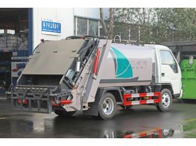 福田康瑞4方压缩式垃圾车