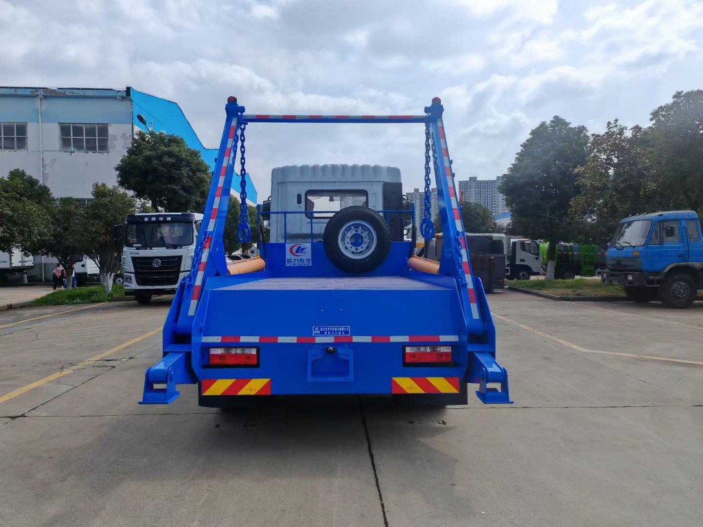 东风6方摆臂式垃圾车