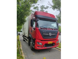 “东风高顶双卧6米8冷藏车”