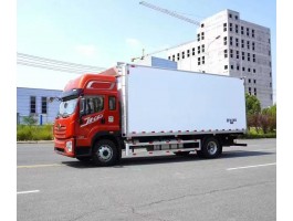 程力解放 6米8冷藏车