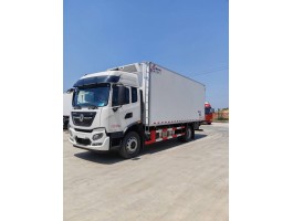 东风天锦6米8冷藏车