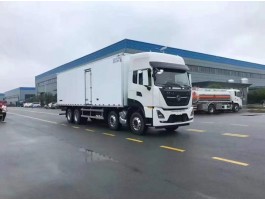 前四后八天龙9米6冷藏车