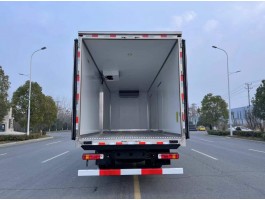 福田7米6冷藏车