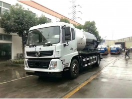 东风D912方吸污车