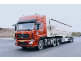 “下沉式11米半挂式散装饲料运输车”