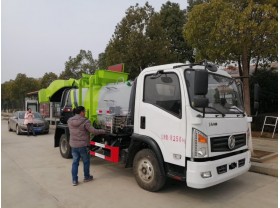 东风神宇4方挂桶式垃圾车