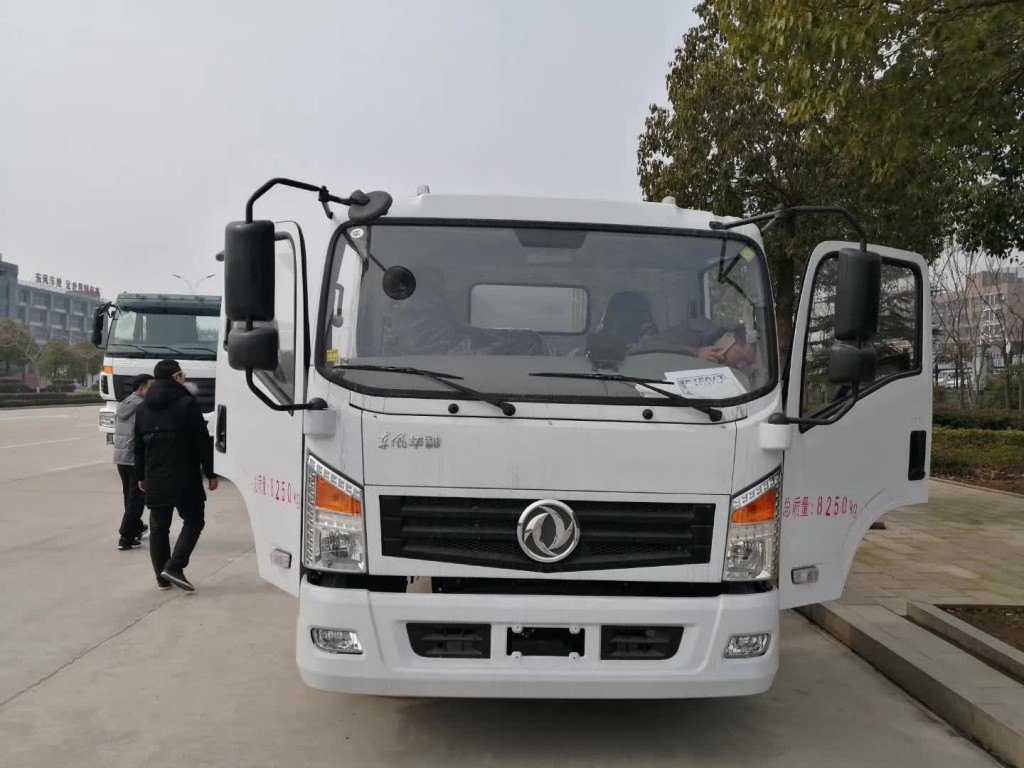 东风嘉运8方对接式垃圾车
