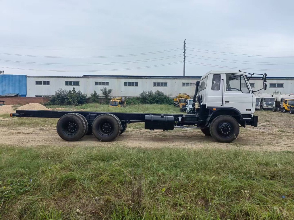 东风后八轮16方对接式垃圾车