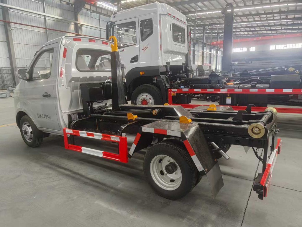 小型3方钩臂式垃圾车