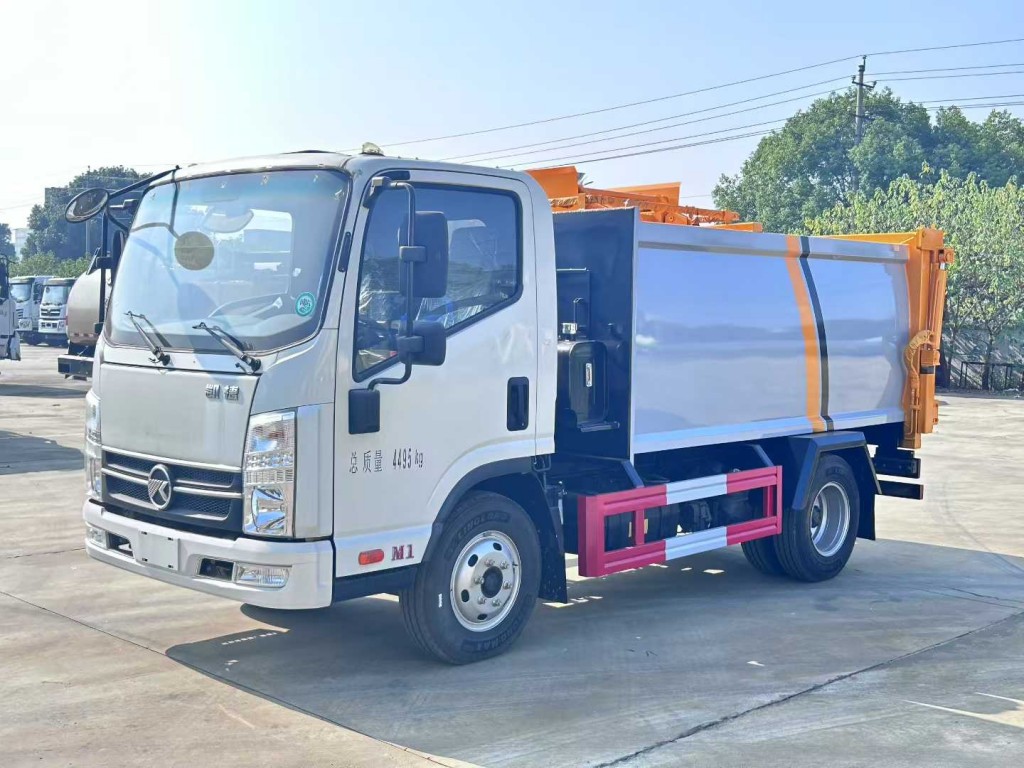 凯马4方压缩式对接垃圾车