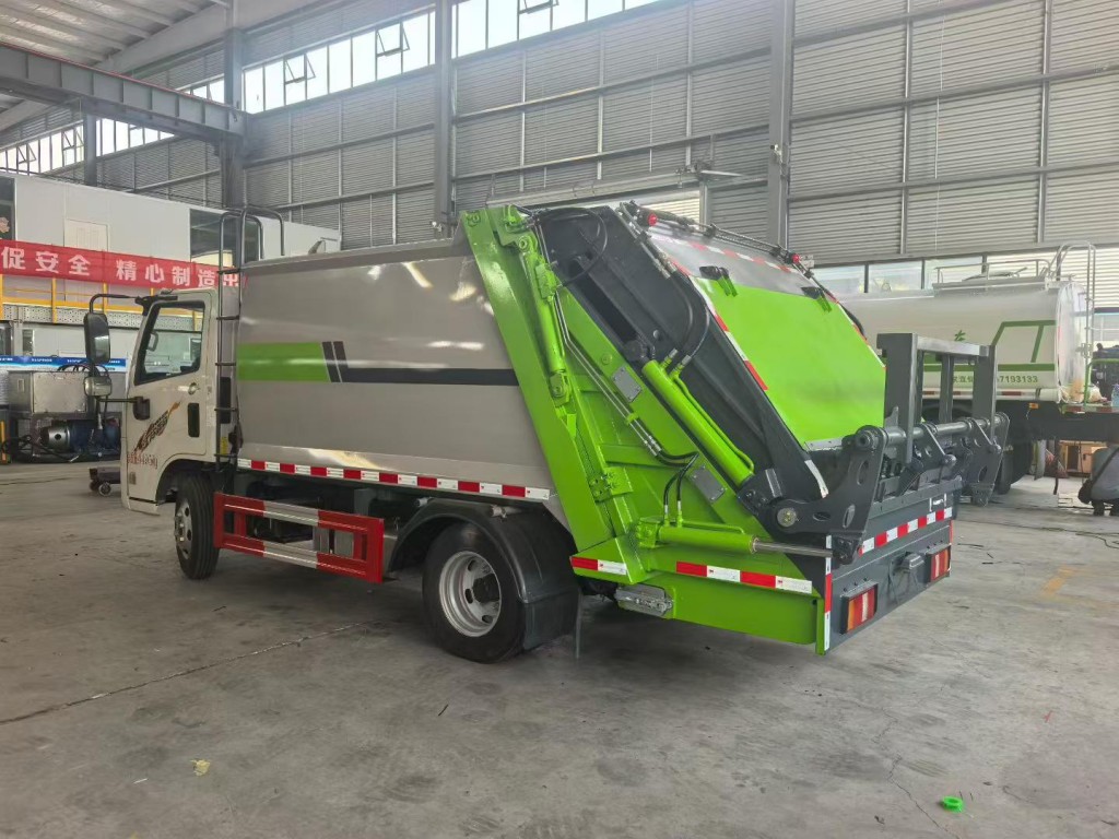 4方挂桶垃圾车