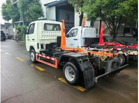 东风3方勾臂式垃圾车