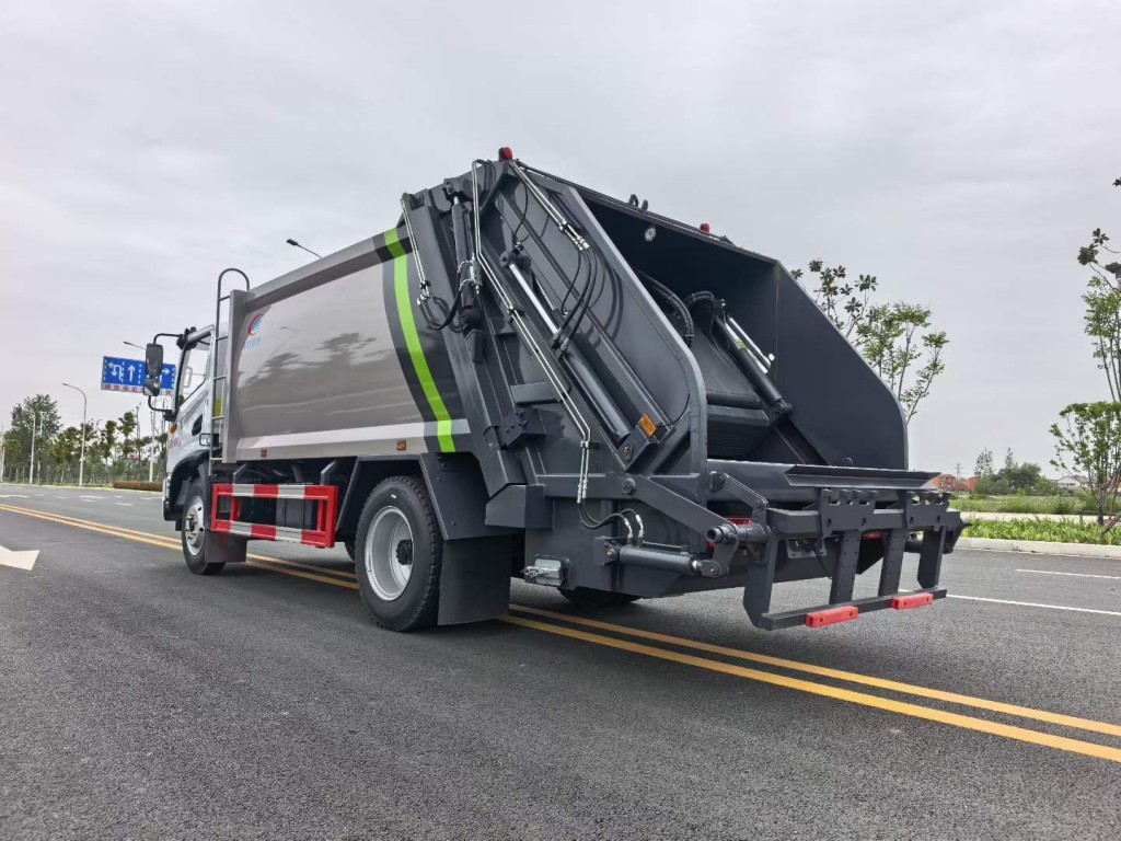 大型垃圾转运车