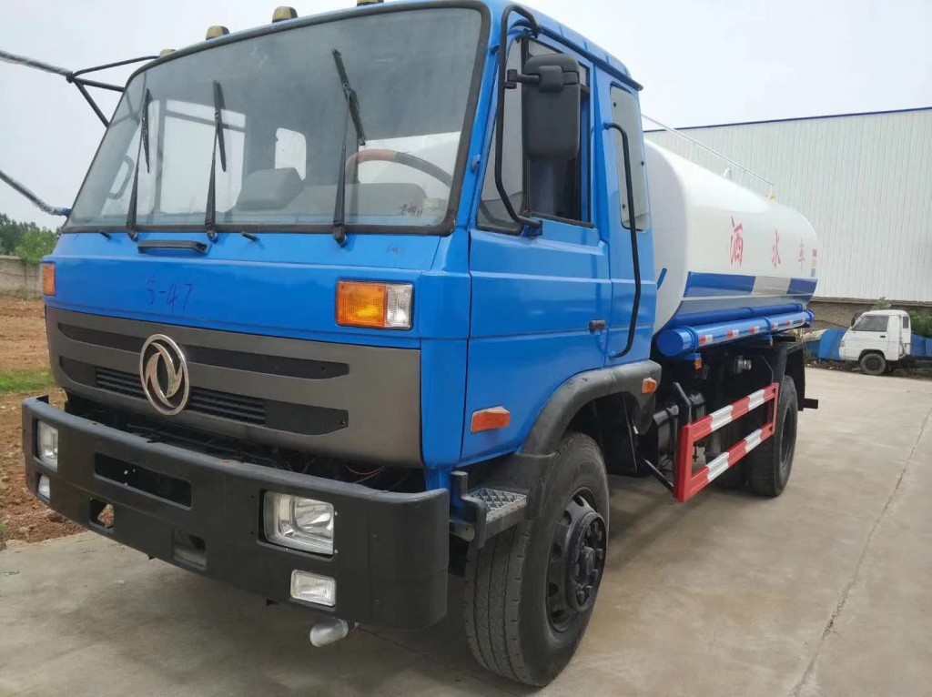 东风153型12方洒水车