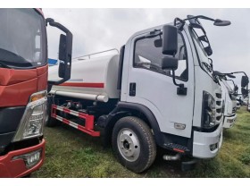 东风特商8方洒水车