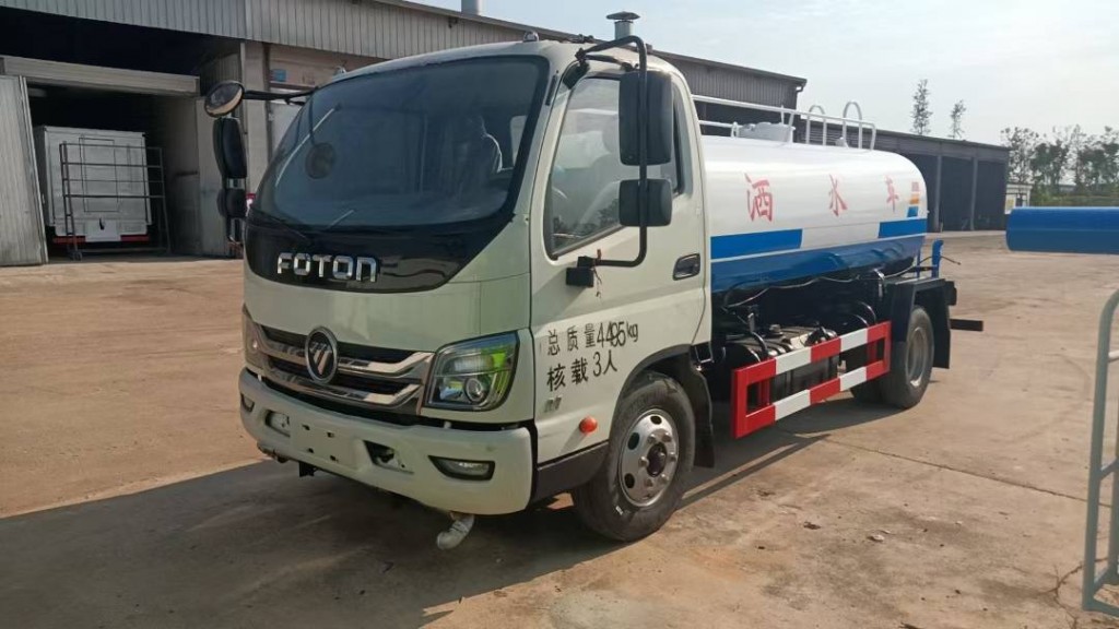 福田奥铃5方洒水车