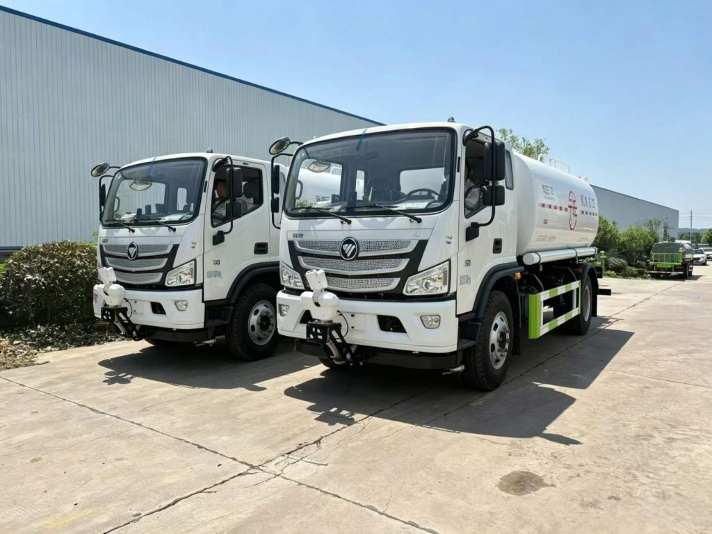 福田欧马可8方洒水车