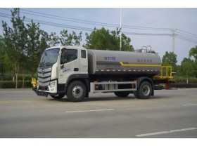 福田欧曼15方洒水车