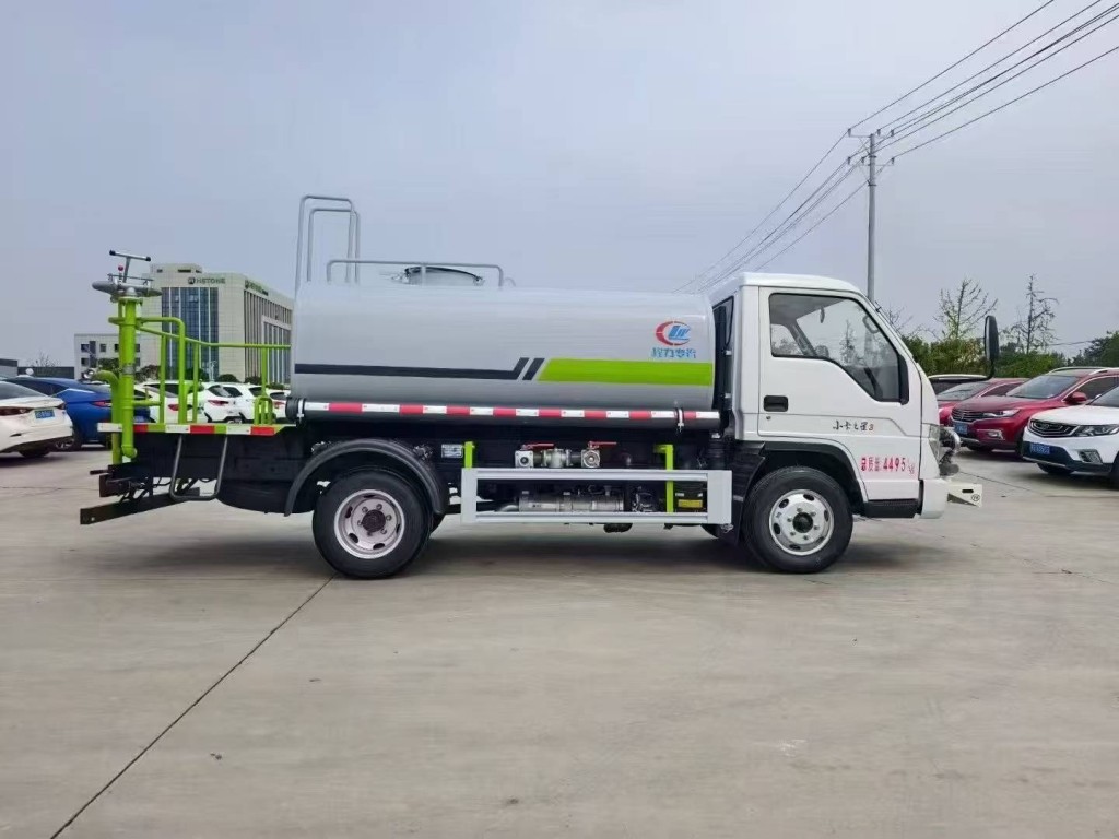 福田小卡3方洒水车