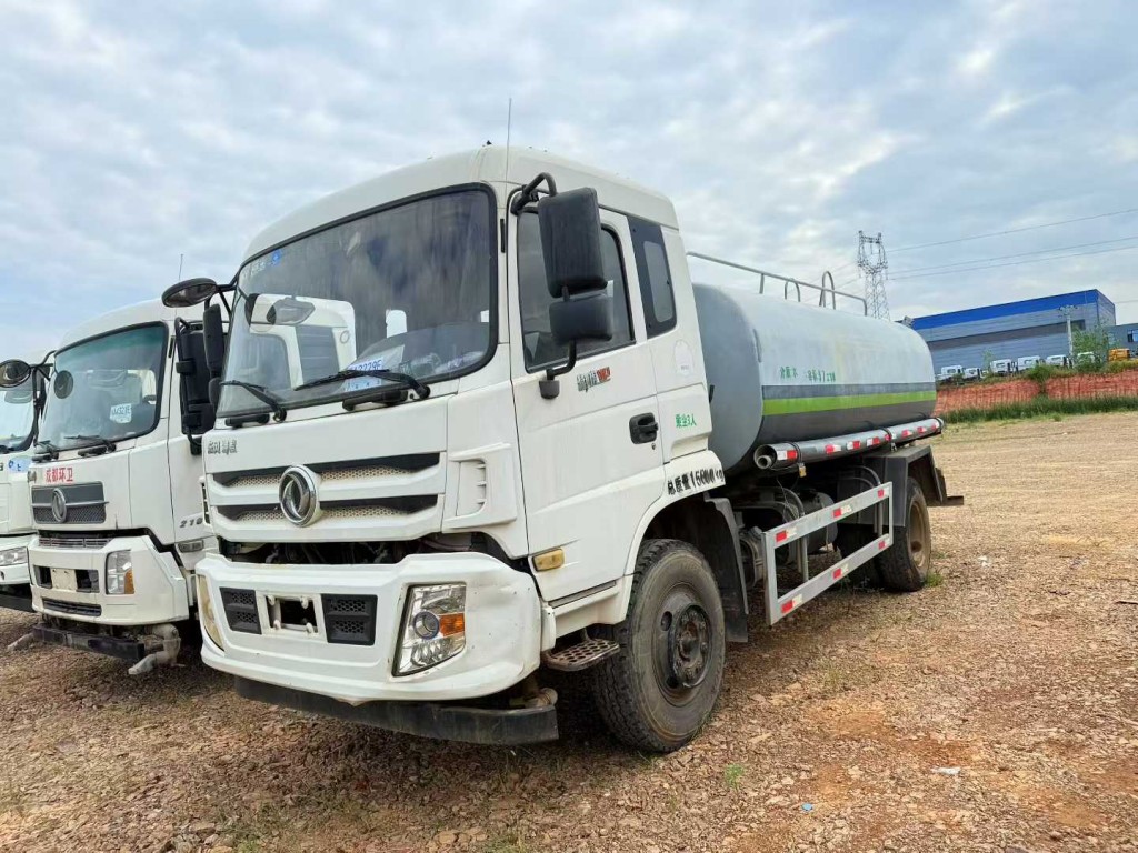 东风御虎10方洒水车