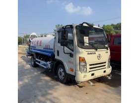 大运5方洒水车
