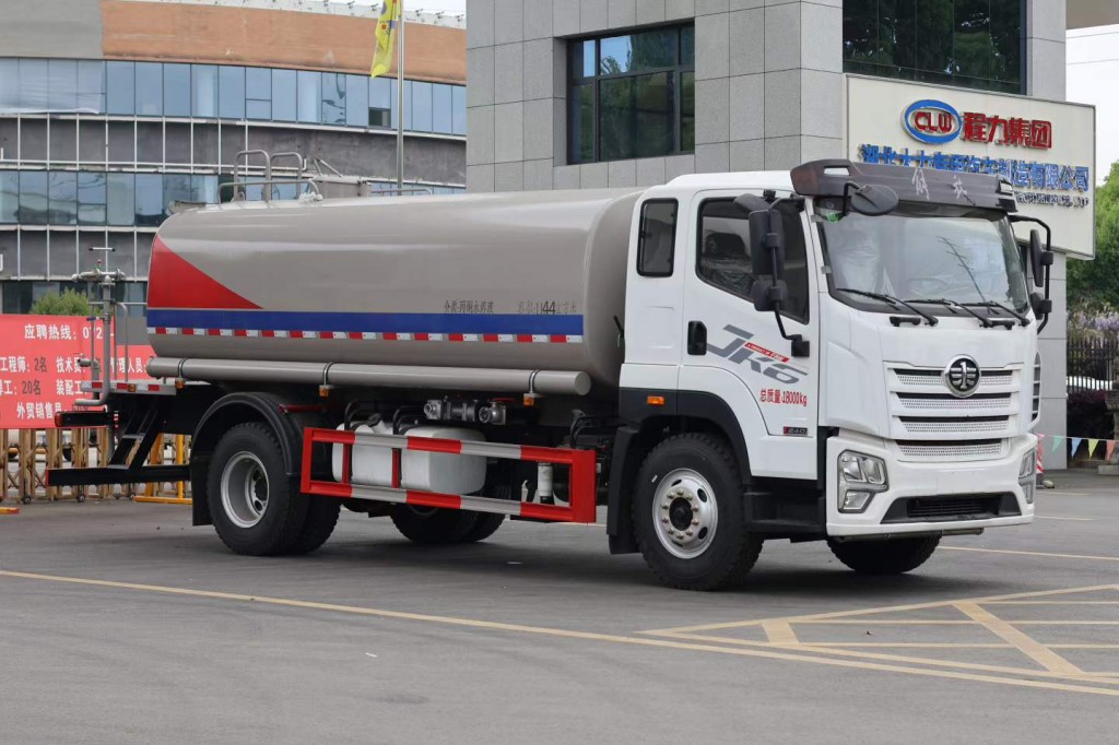 解放12方洒水车
