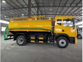 东风145 8方吸污车
