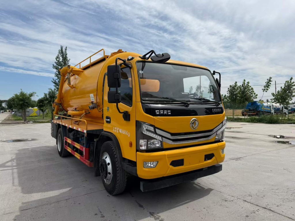 东风6方吸污车