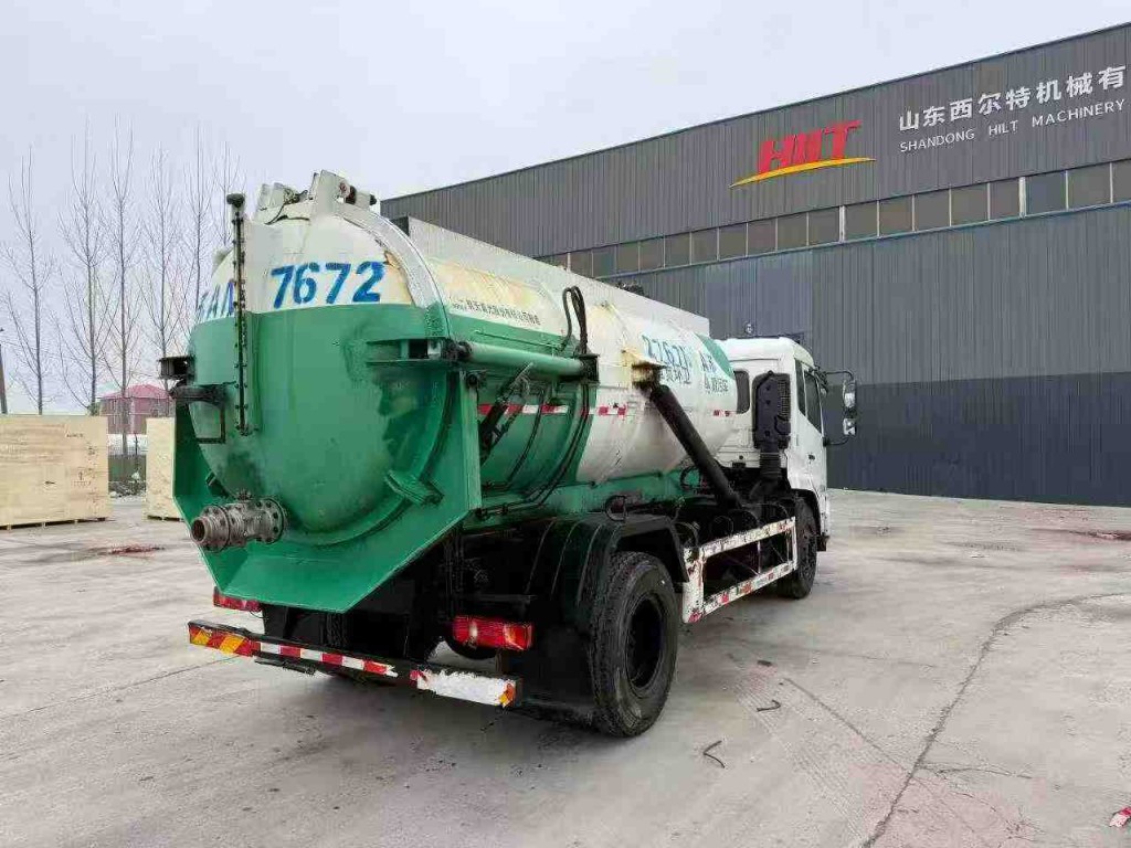 东风153 10方吸污车