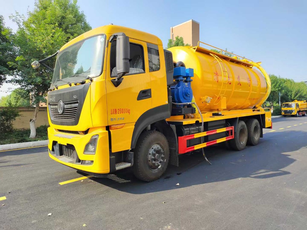 东风后八轮16方吸污车