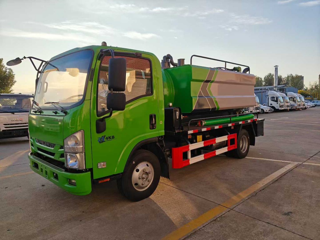 庆铃五十铃4方吸污车