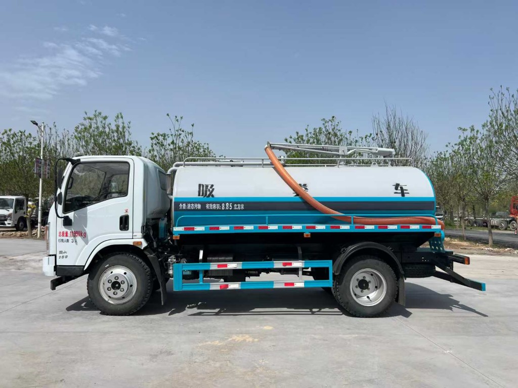 东风御虎8方吸粪车
