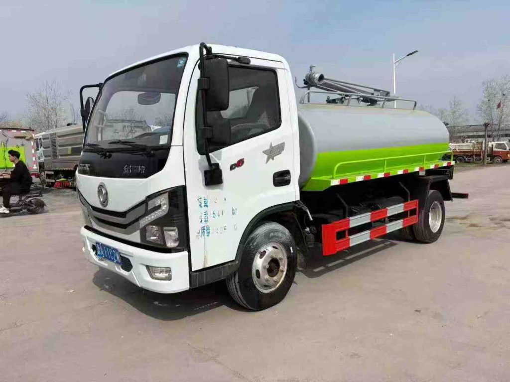 东风多利卡5方吸粪车