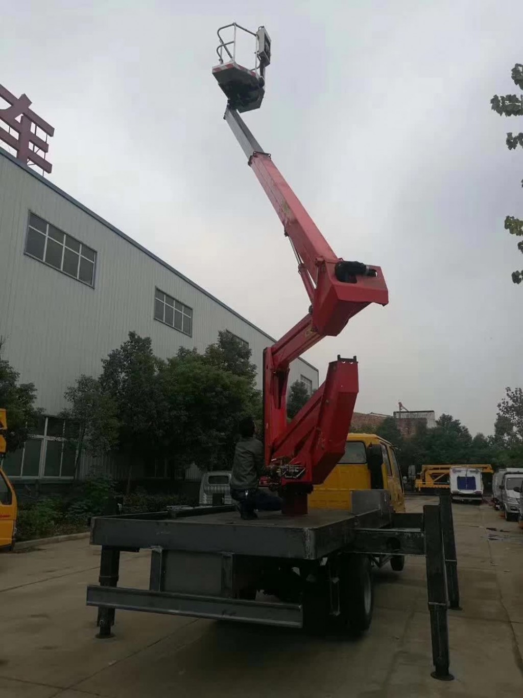 东风153型20米高空作业车