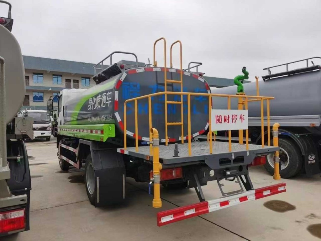 东风御龙16方雾炮车