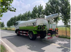 东风多利卡10方雾炮车