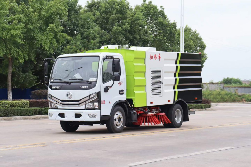东风小多利卡扫路车