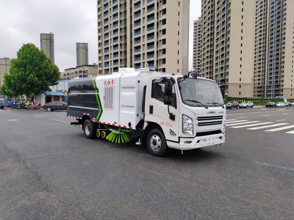 江铃新款7方扫路车