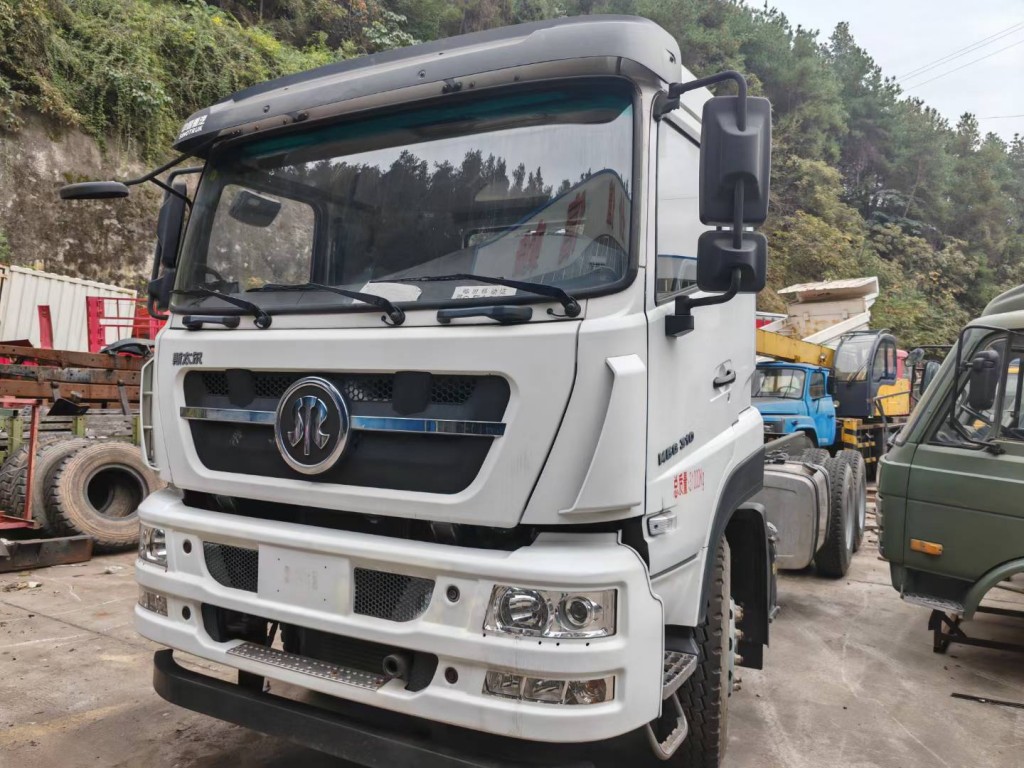 重汽斯太尔12方扫路车