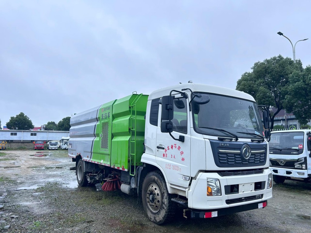 东风天锦15方洗扫车