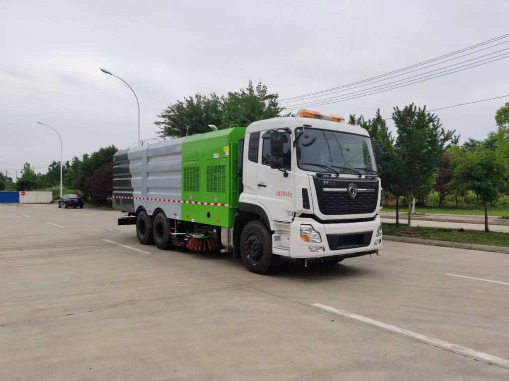 东风天龙后八轮洗扫车