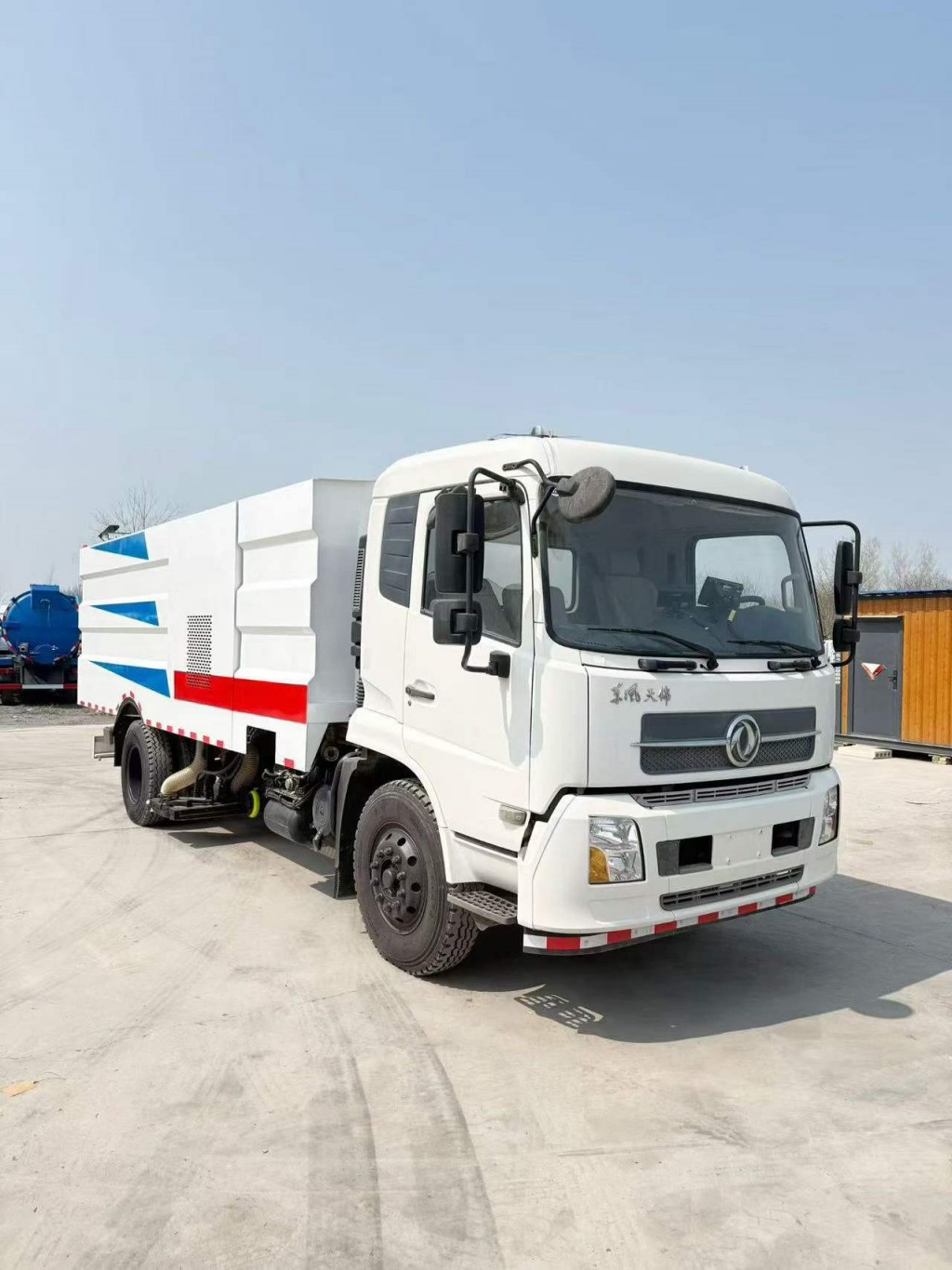 东风天锦9方吸尘车