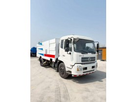东风天锦9方吸尘车
