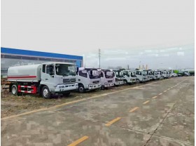 8吨洒水车