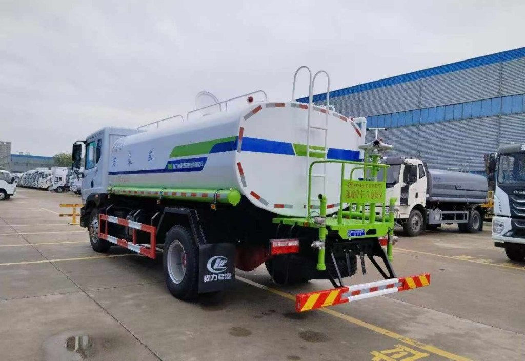 10吨洒水车