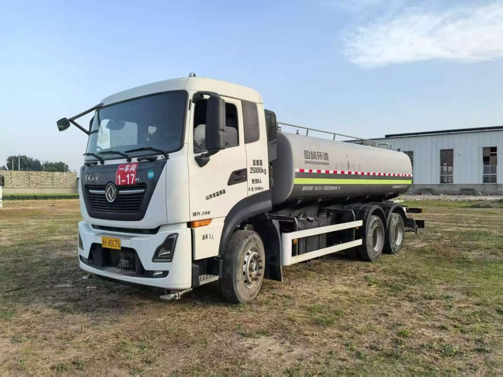 大型洒水车