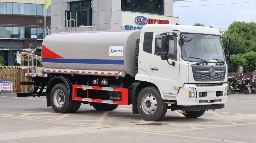 天锦洒水车