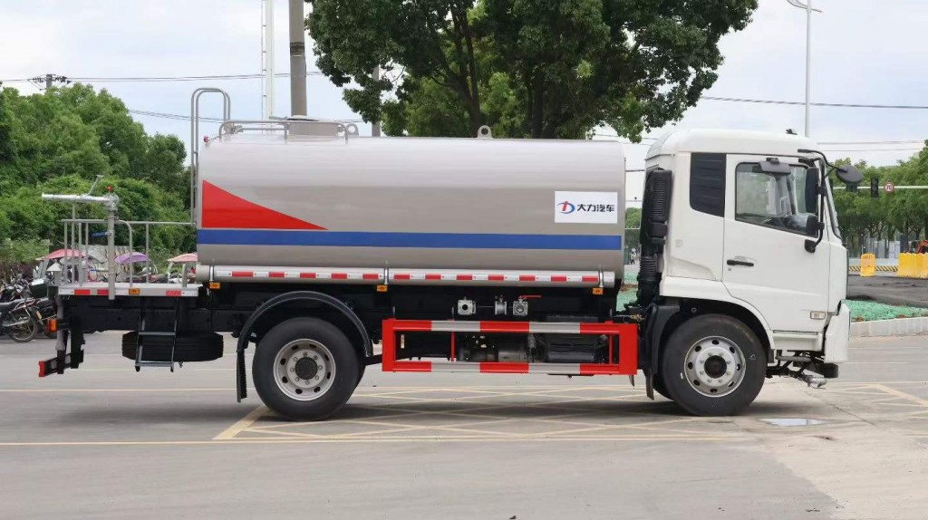 15吨洒水车