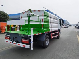 喷洒水车