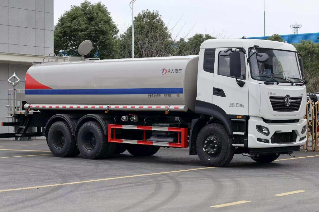 天龙洒水车